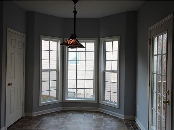 4th image of 473 Macland Dr