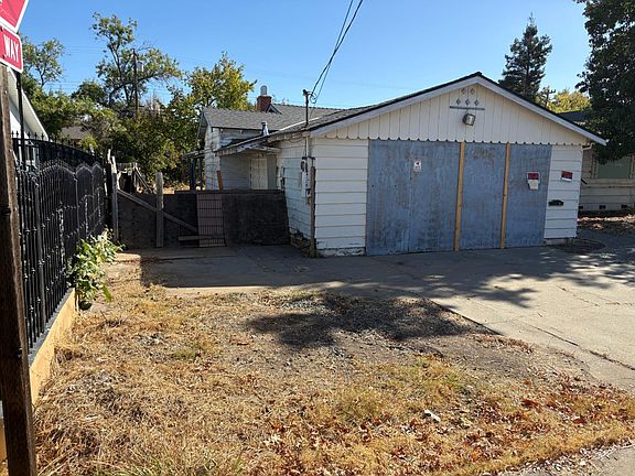 2nd image of 5036 Hemlock St