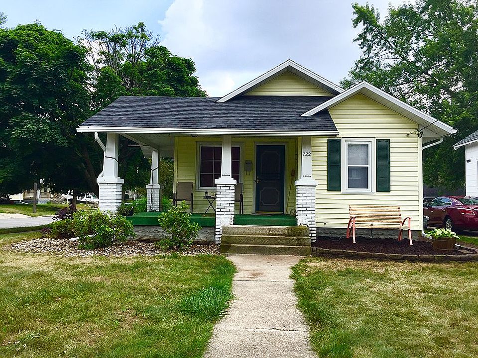 1st image of 722 Graceland St NE