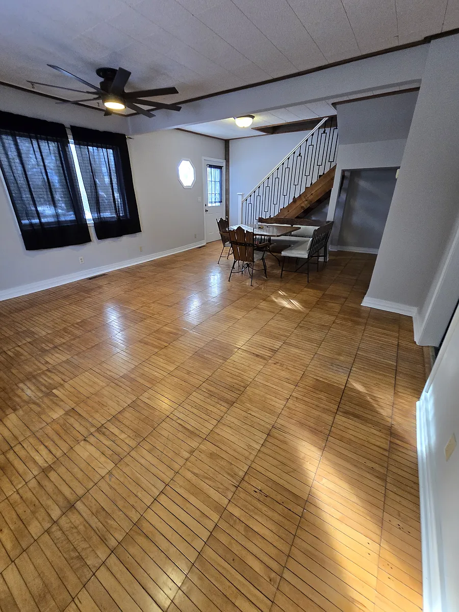 Living room/ dinning room - 12960 Sylvan Ave