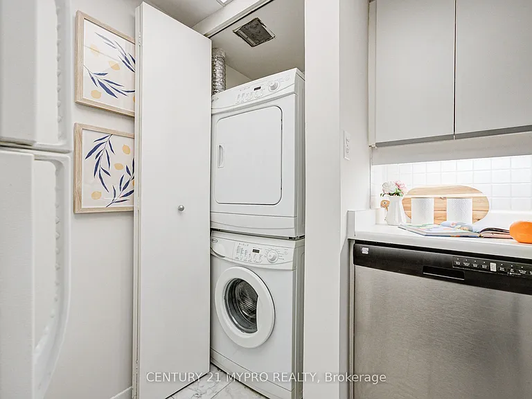 1001 Bay St #1506 — Photo 18