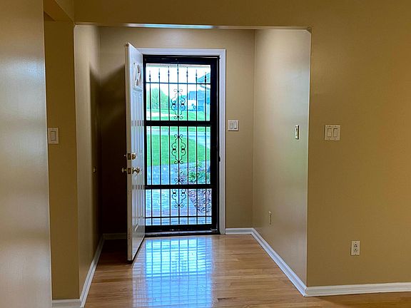 3rd image of 106 Lin Don Dr