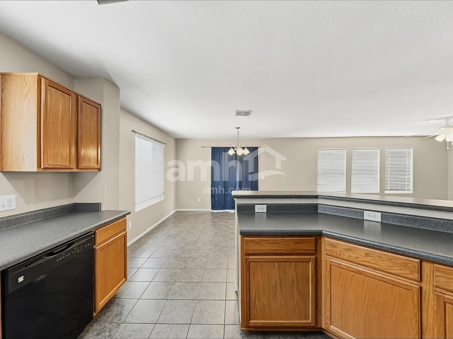4 bed, 2.5 bath, 2250 sqft, $2,125 — Photo 3