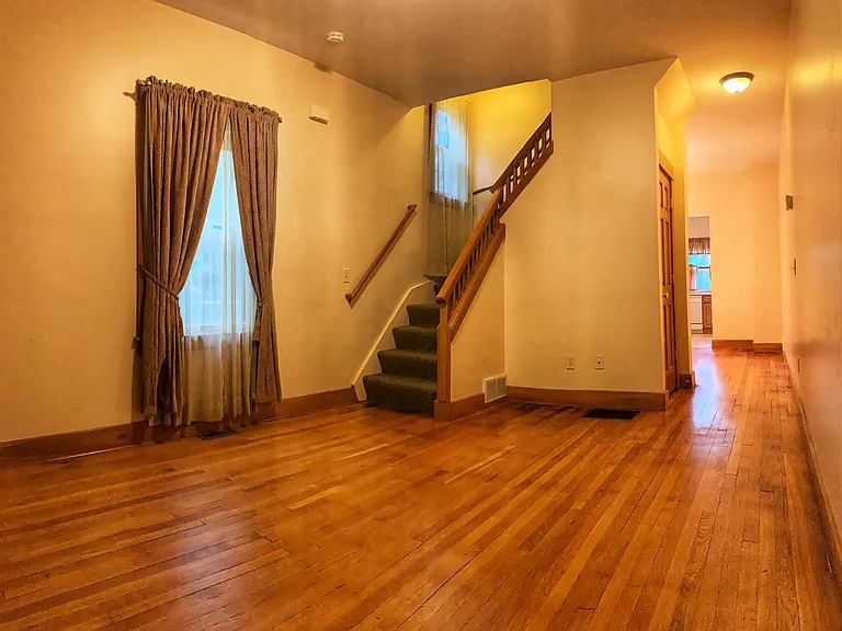 211 Prospect Ave NE #1 — Photo 3