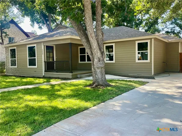 1008 E College St, Seguin, TX 78155