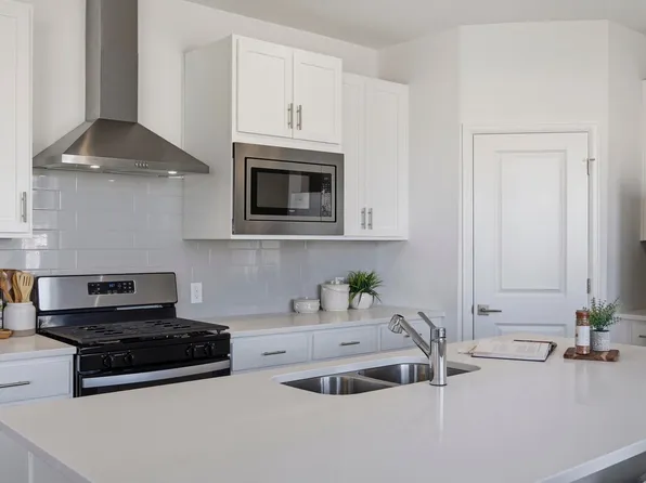 438 Overbrook Ln, Longmont, CO 80504