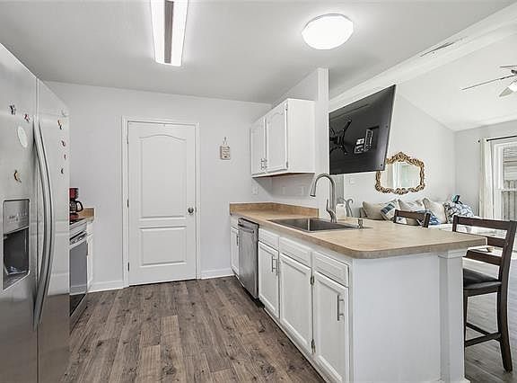 5th image of 131 Scott St