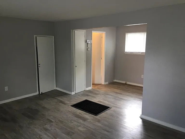 15 Webster Park Ave — Photo 4