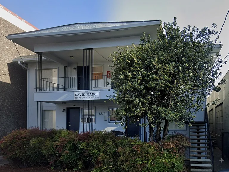 1311 NE Davis St — Photo 1