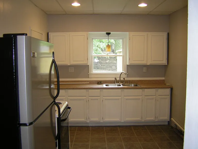 527 Hall Ave #1 — Photo 3