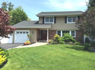 141 Fifty Acre Rd S, Smithtown, NY 11787