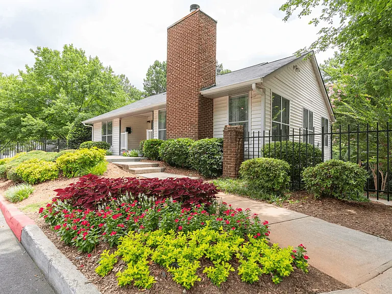 300 Riverside Pkwy — Photo 25