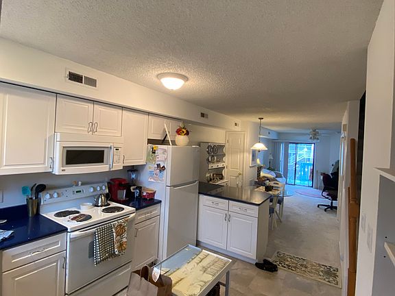 4th image of 11613 Windward Dr #B