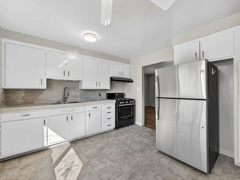 1624 T St #5 — Photo 1