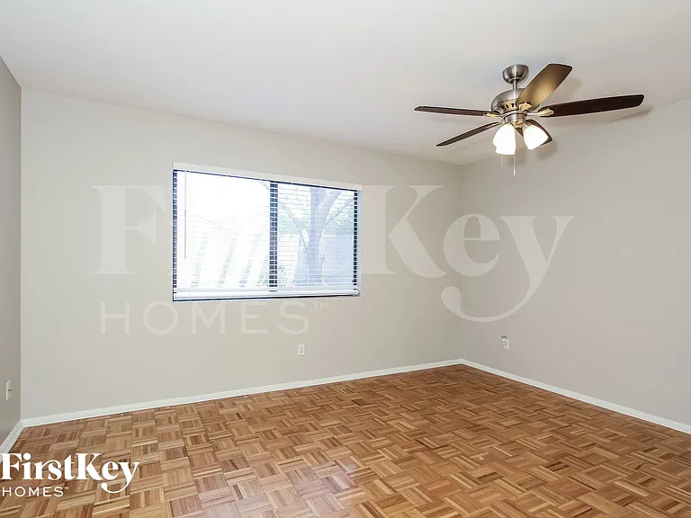3132 W Robin Ln — Photo 9