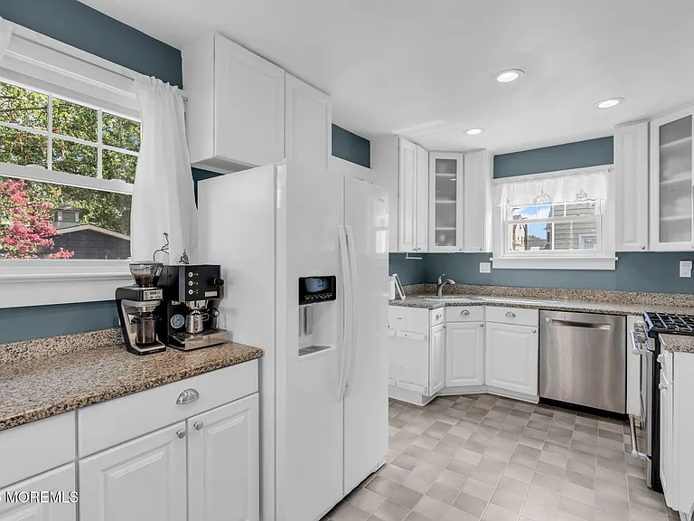 706 E St — Photo 17