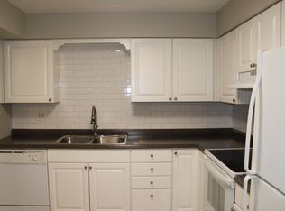 9616 W Higgins Rd APT 3I, Rosemont, IL 60018