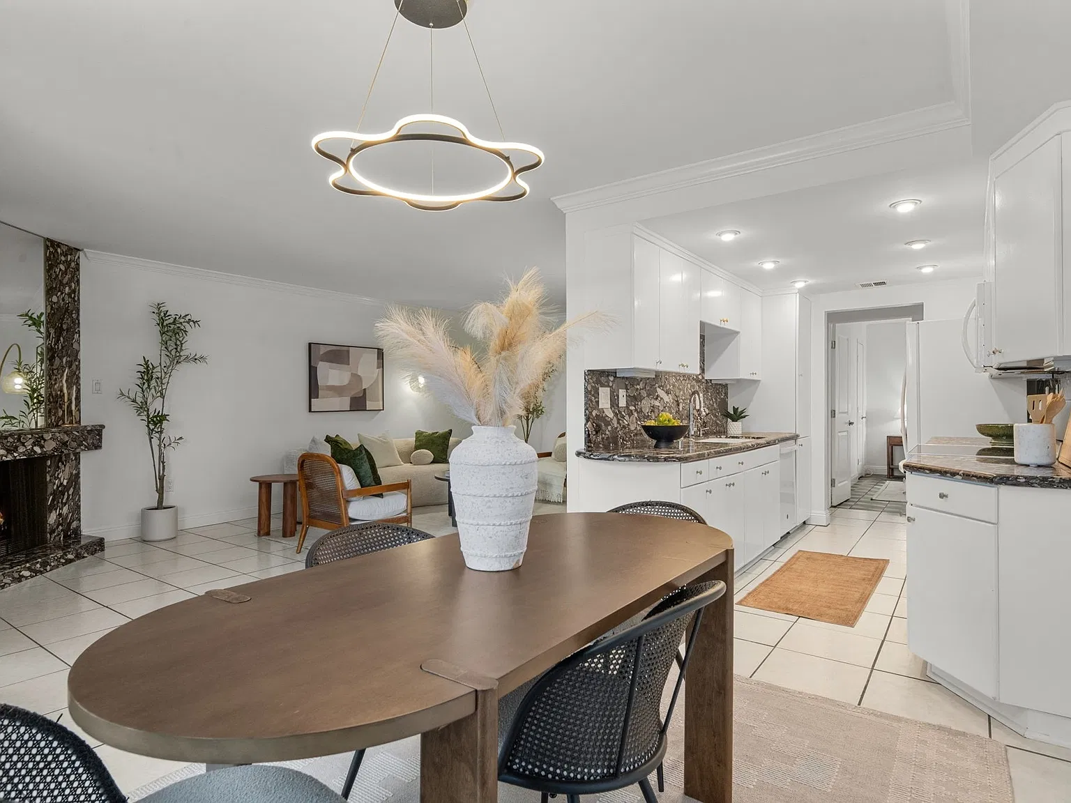 1515 S Beverly Dr — Photo 3