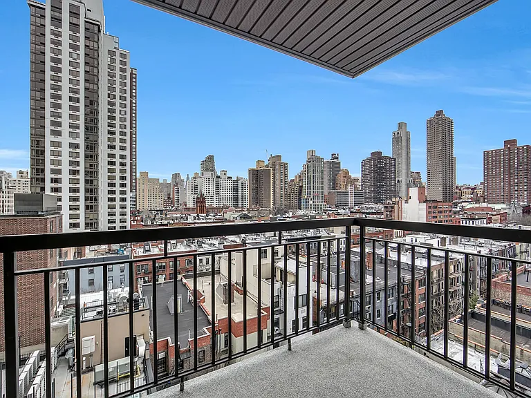 354 E 91st St #1401 — Photo 4