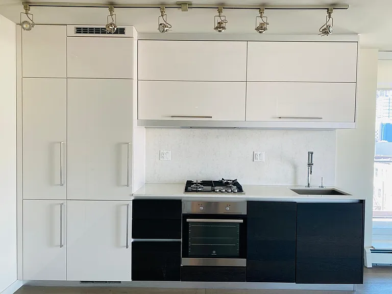 189 Keefer St #706 — Photo 2