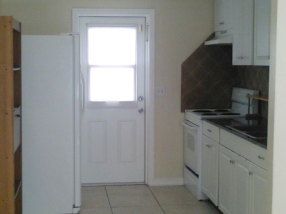 3rd image of 424 88th Ave N