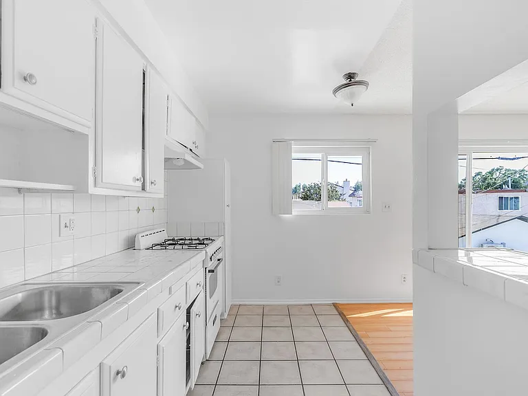 14106 Delano Street — Photo 6
