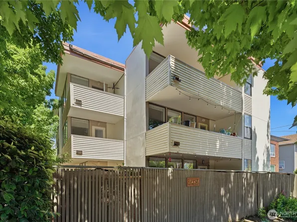 802 N 43rd Street, Seattle, WA 98103