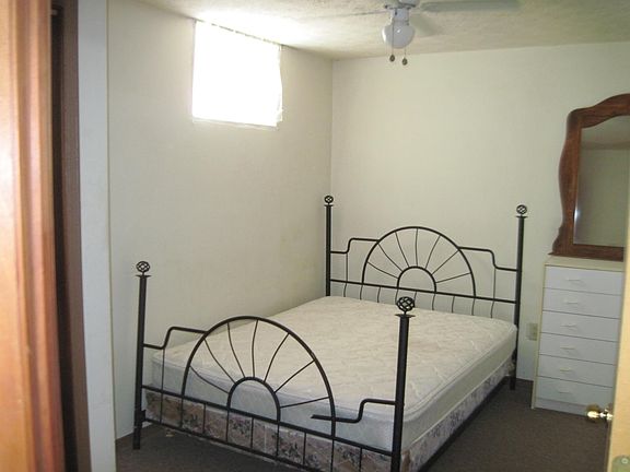 4th image of 2912 Greenway Dr APT 6