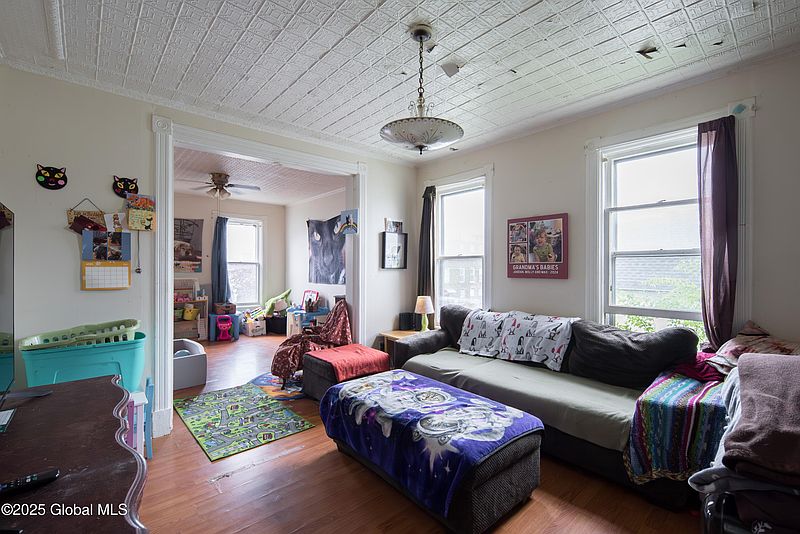 5th image of 99 Breslin Avenue