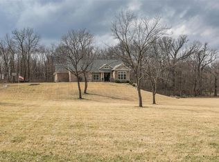 7115 Fields Dr, Moro, IL 62067