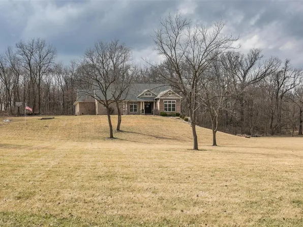 7115 Fields Dr, Moro, IL 62067