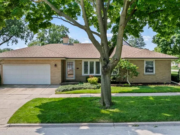 101 S Hi Lusi Ave, Mount Prospect, IL 60056