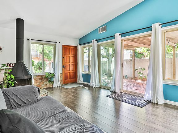 5th image of 10343 Larwin Ave