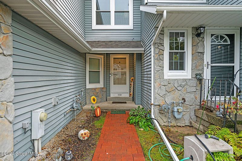 2nd image of 530 Highwood Circle