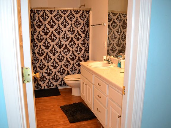 2nd image of 42 White Oak Ct