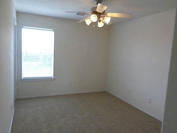 4th image of 2521 Artesia Dr