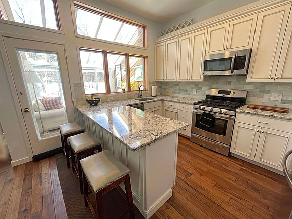 4th image of 261 Club Sugarbush North Road #23