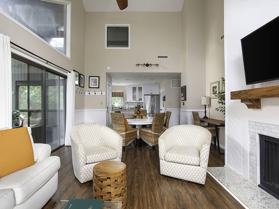 1st image of 4526 Park Lake Dr