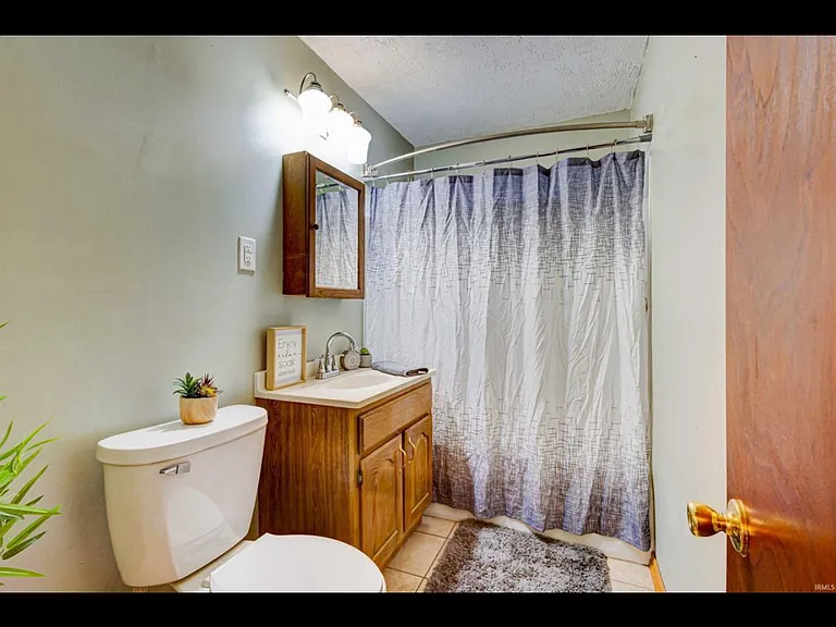 212 Westwood Dr — Photo 4