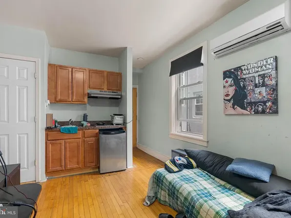 348 S 16th St #3R, Philadelphia, PA 19102
