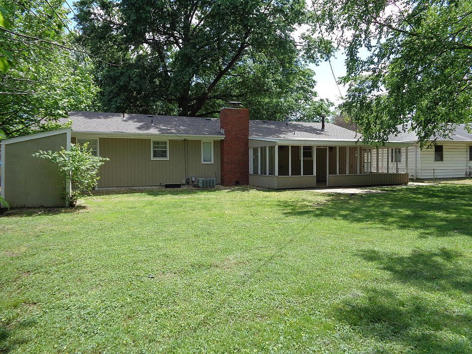 1303 E Greenwood St, Springfield, MO 65804 Zillow