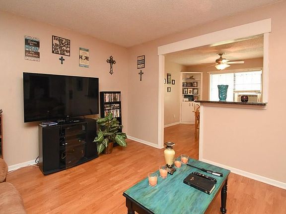 2nd image of 1205 West Cir
