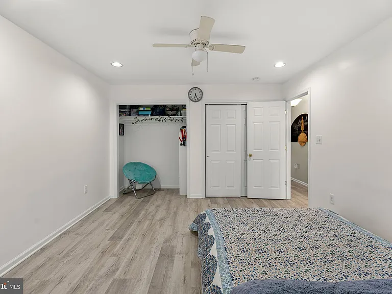8 Henry Ct — Photo 16