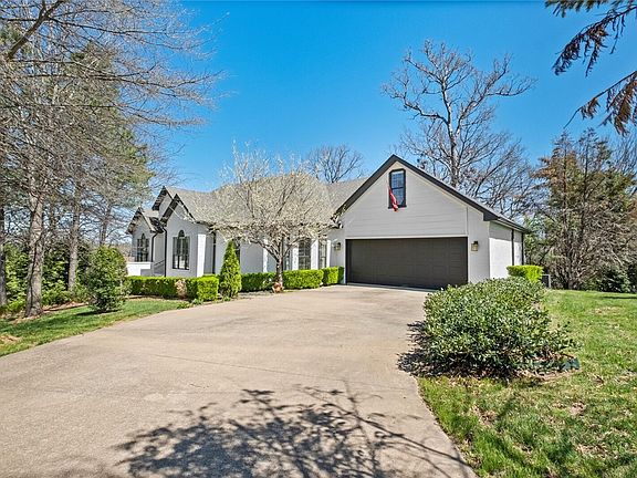2nd image of 2 Willow Bank Cir