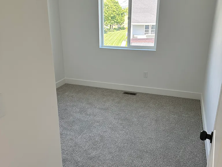 1886 N 250 W — Photo 16