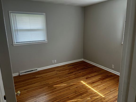 5th image of 5702 Hillside Ave