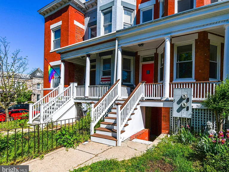 104 R St NE #A — Photo 4