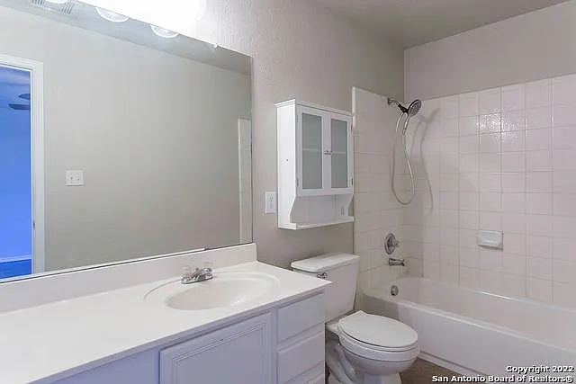 3 bed, 2.5 bath, 1807 sqft, $1,700 — Photo 3