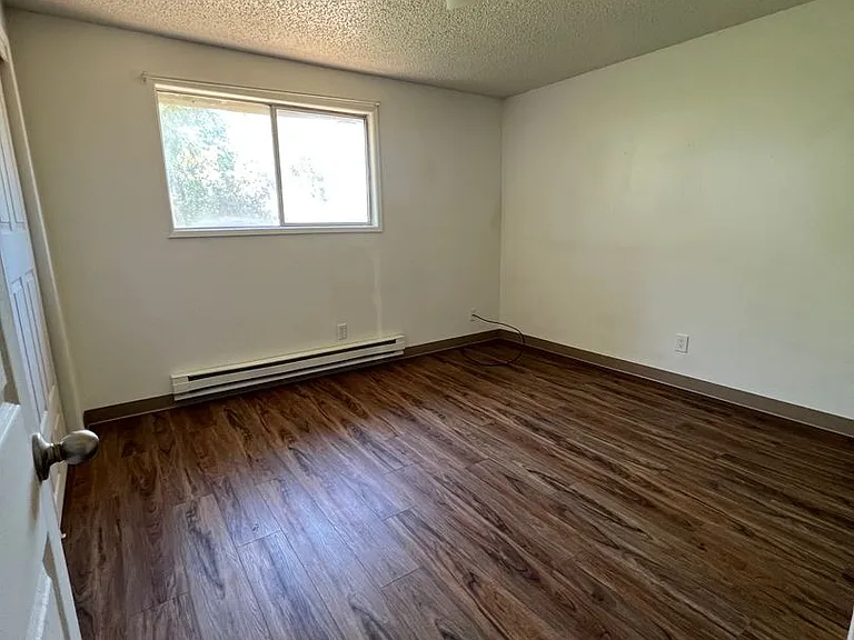 310 Hawthorne St — Photo 3