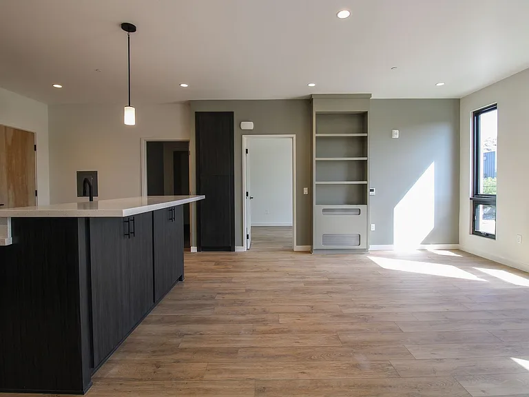 Newly Built Luxury Apartments in San Luis Obispo "Little Italy" — Photo 54